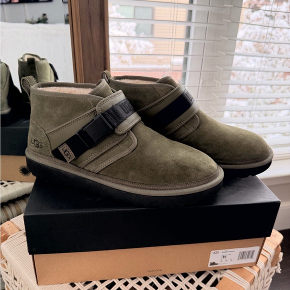 Ugg Neumel Snapback Boots - Picture 7 of 9